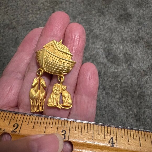 Matte Gold Tone Noah's Ark Earrings for Pierced Ears Vintage JJ Jonette Jewelry - Picture 3 of 4